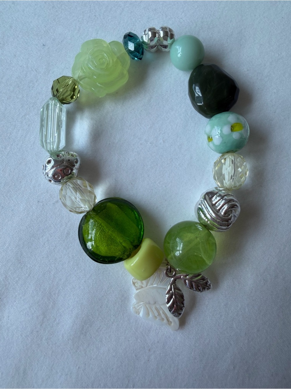 Vintage Avon Green Garden Beaded Stretch Bracelet Green & Silver Toned - Picture 2 of 5